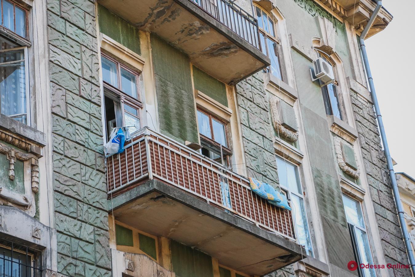 Одесские балконы: «чудовища», произведения искусства и белье