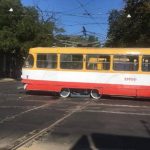 Попала под трамвай в Одессе: пожилой женщине отрезало ногу (обновлено)