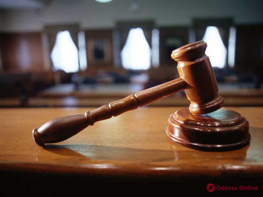 Суд оставил в СИЗО двух одесских таможенников-взяточников