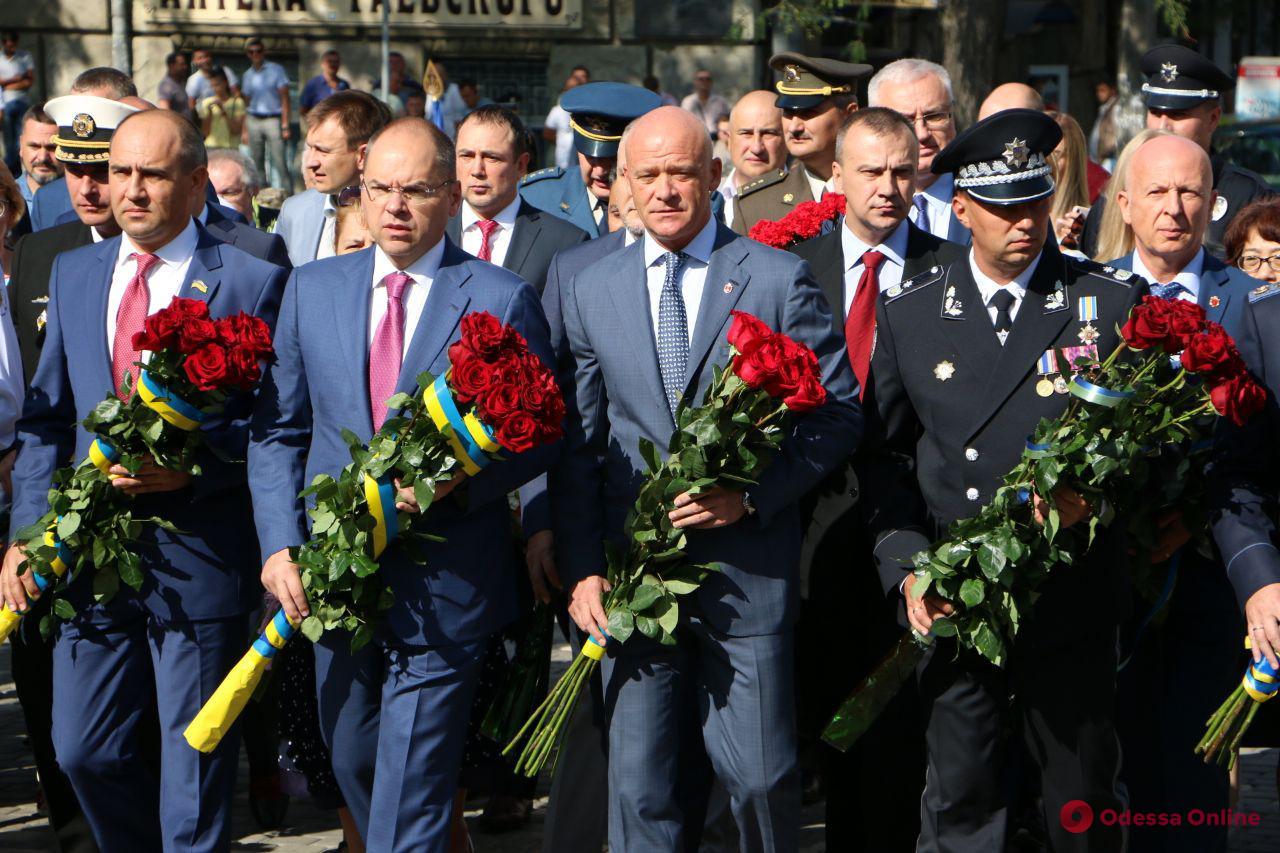 День независимости: в Одессе возложили цветы к памятнику Шевченко (фоторепортаж)