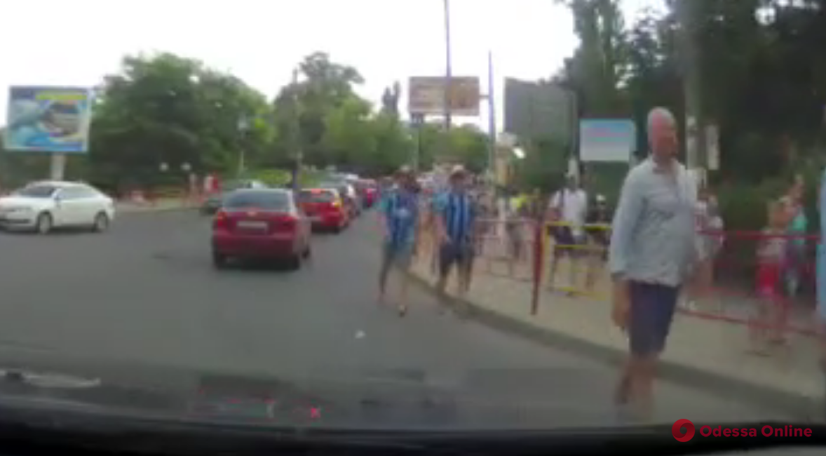 Одесса: шведские болельщики готовы ехать на стадион даже в багажнике