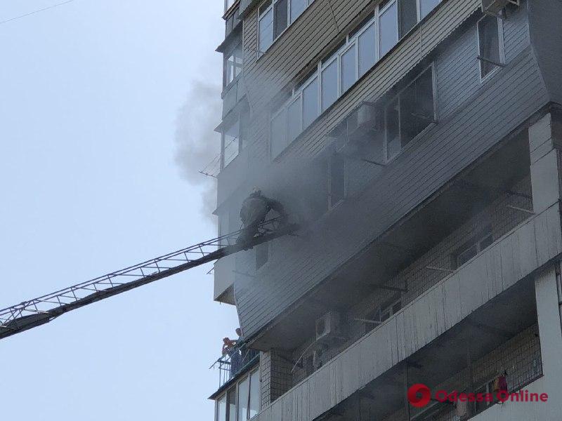 В Одессе на Таирова горела многоэтажка