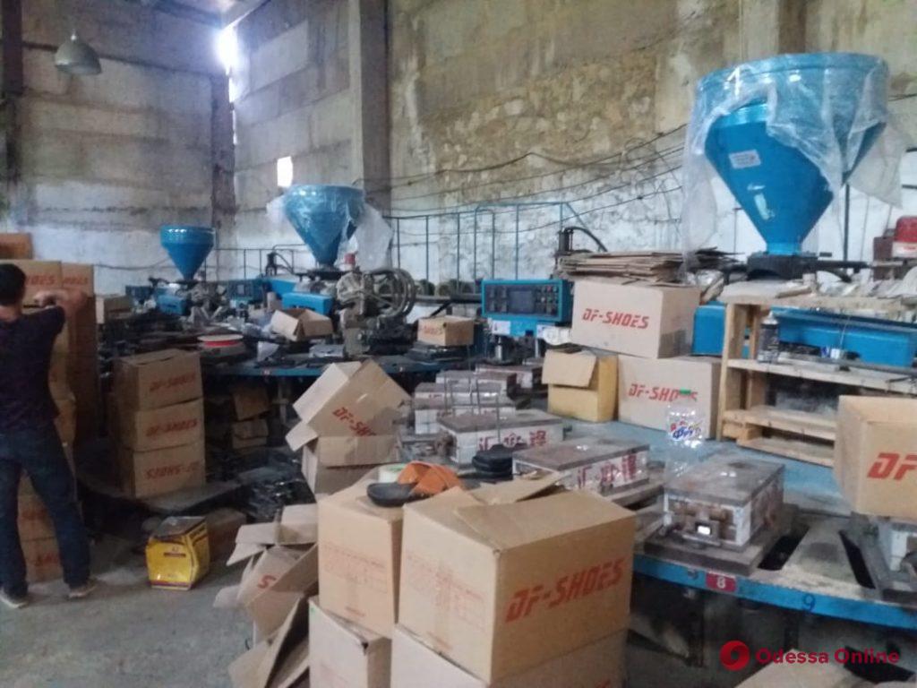 В Одесской области закрыли подпольную обувную фабрику