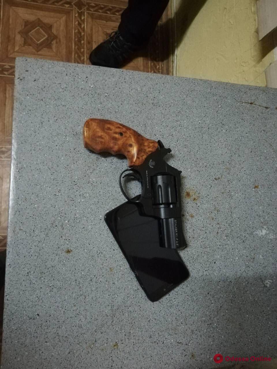 В Одессе поймали неадеквата с пистолетом