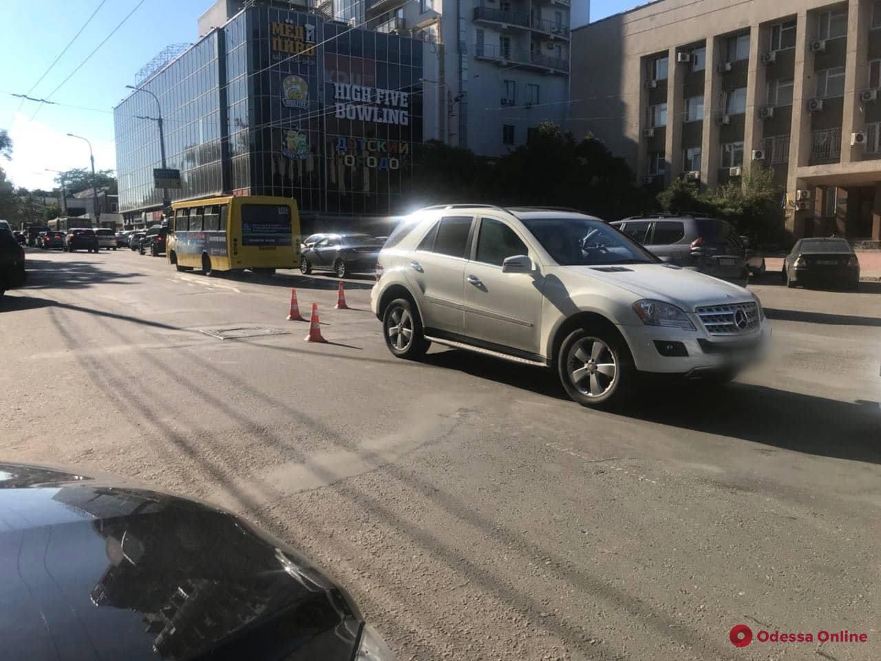 В Одессе Mercedes сбил женщину