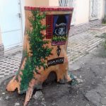 В одесском дворике из пенька сделали кошкин дом (фото)