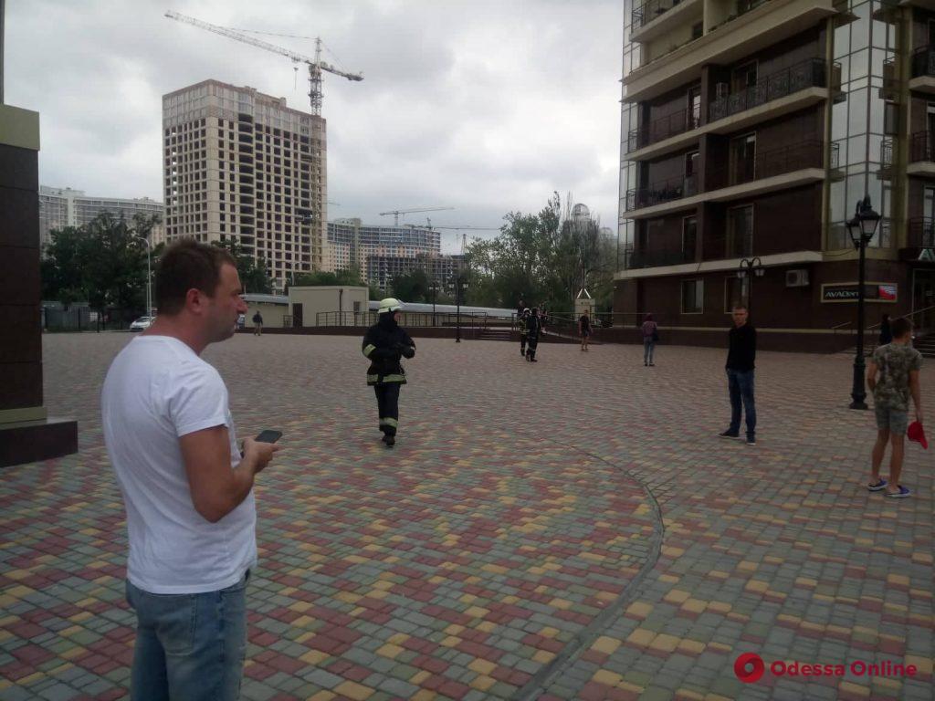 В Одессе поступило сообщение о пожаре в жилом комплексе на Гагаринском плато (фото, видео)