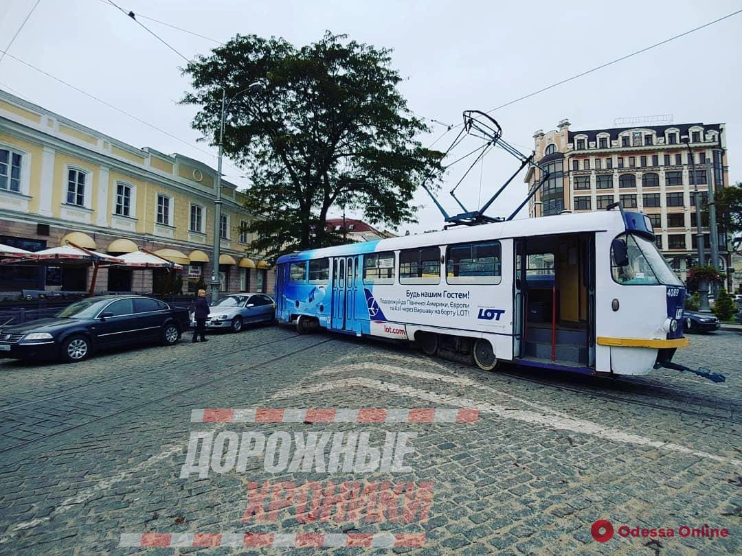 На Тираспольской площади из-за ДТП не ходили трамваи