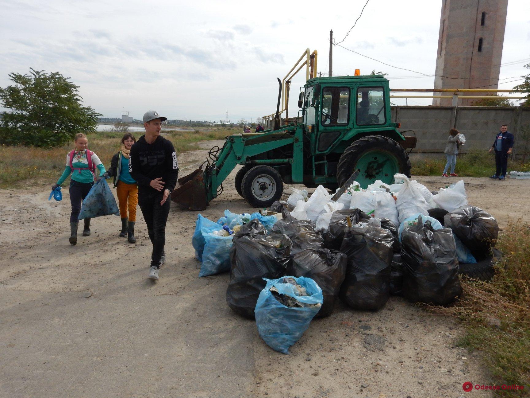 Участники Всеукраинской акции убирали побережье Куяльника