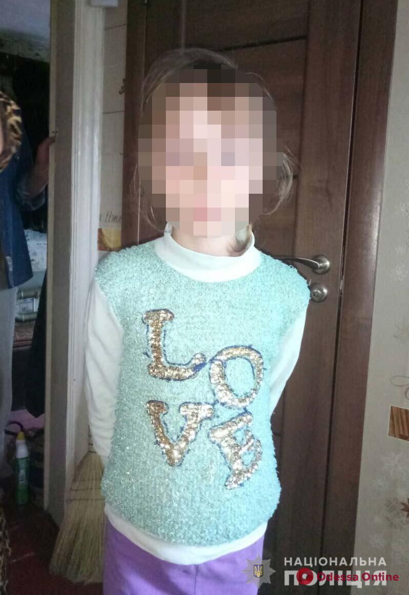 Обиделась на маму: одесские правоохранители вернули домой 8-летнюю девочку