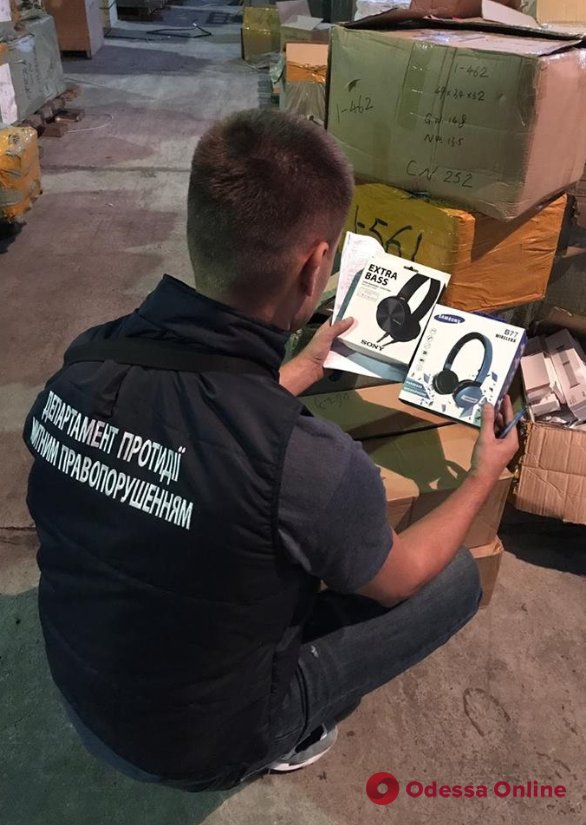 На Одесской таможне изъяли китайской электроники на 2,5 млн грн