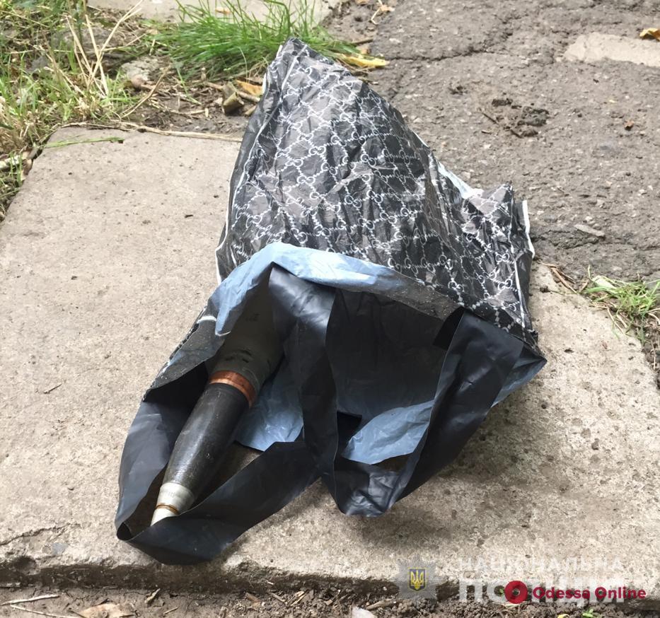 В Одессе житель поселка Котовского выбросил из окна снаряд