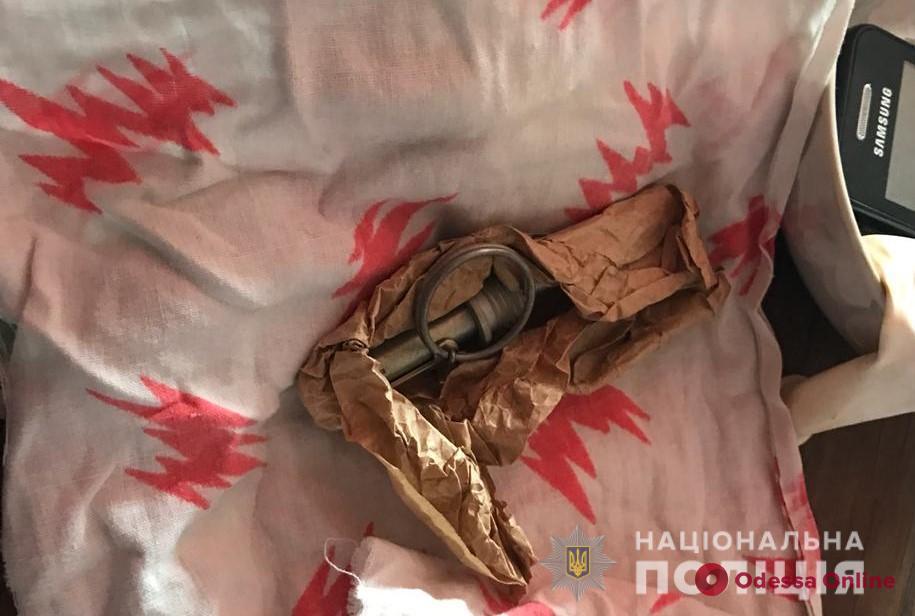 В Одессе житель поселка Котовского выбросил из окна снаряд