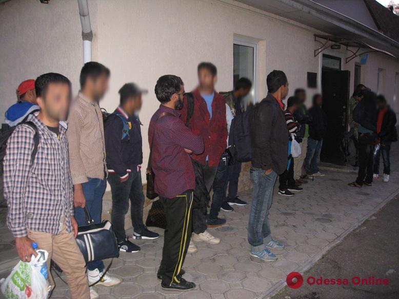 В Одесской области задержали 15 нелегалов из Южной Азии