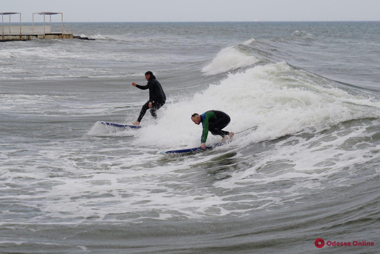 В Одессе проходят соревнования по серфингу (фото)