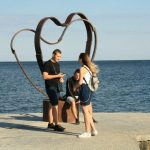 Лето не кончается: одесситы нежатся на пустых пляжах (фоторепортаж)