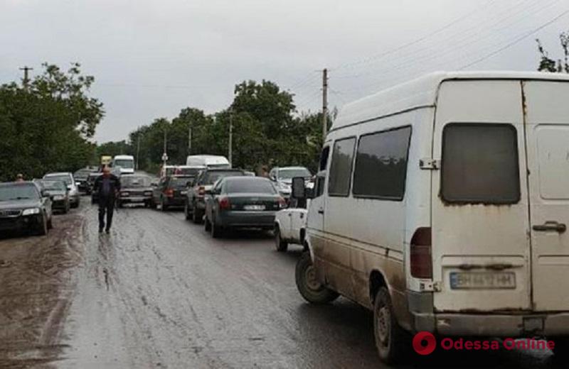 Бессрочная акция протеста: в Раздельнянском районе продолжается транспортный коллапс