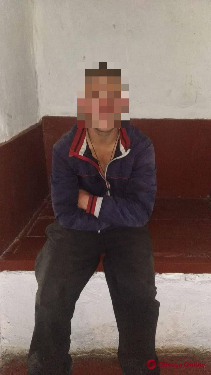 Хотел отобрать сумочку: в Одессе задержали несовершеннолетнего грабителя