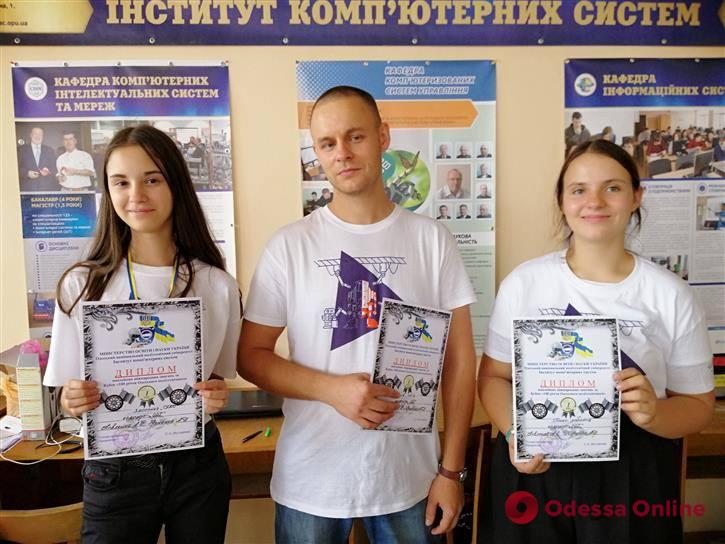 Одесские школьницы завоевали «золото» на международных соревнованиях по робототехнике (фото)
