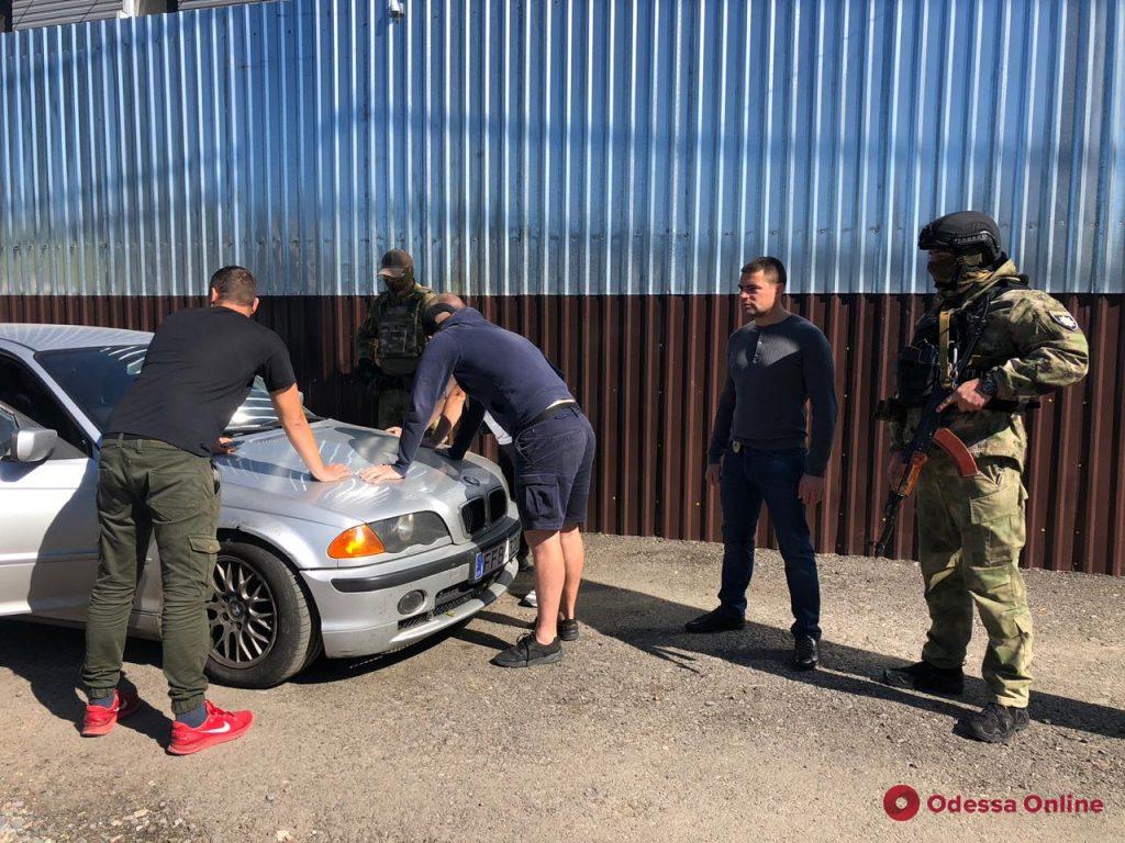 В Одессе полиция задержала 25 вооруженных мужчин (фото, видео, обновлено)
