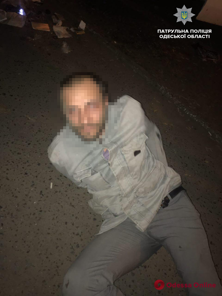 Напился и залез в микроавтобус: в Одессе полиция задержала хулигана
