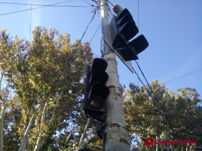 На четырех перекрестках в центре Одессы не работают светофоры