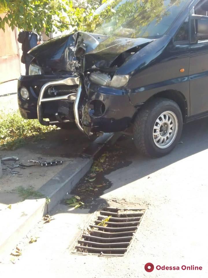 Пьяное ДТП в Одессе: водитель внедорожника протаранил несколько машин (фото)