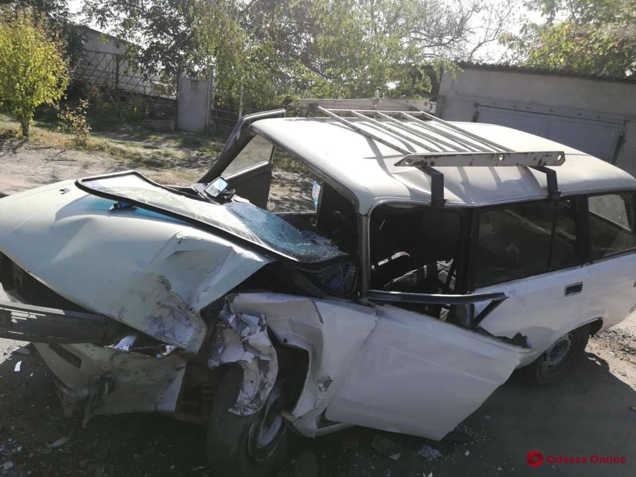 На окраине Одессы Renault выехал на встречку и врезался в «Жигули»: есть пострадавший