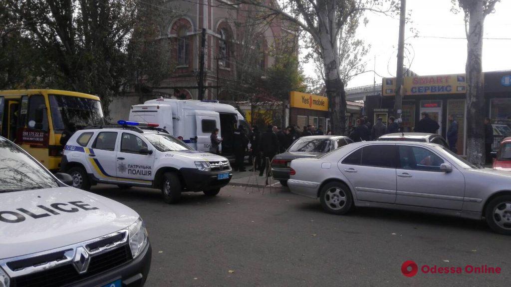 В Одессе на радиорынке полиция проверяет подозрительных иностранцев