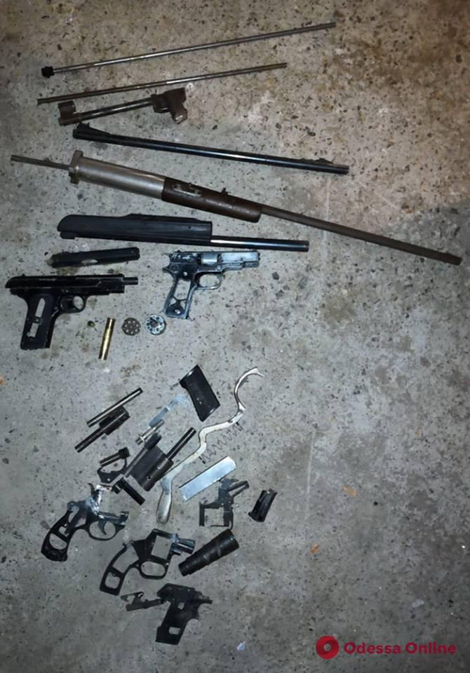 Двое жителей Одесской области торговали оружием