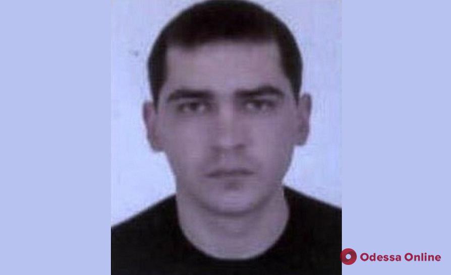 Расстрелял диспетчера такси: в Одессе разыскивают вооруженного преступника