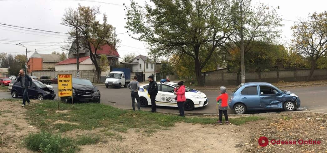 В Одессе произошла авария с участием трех автомобилей