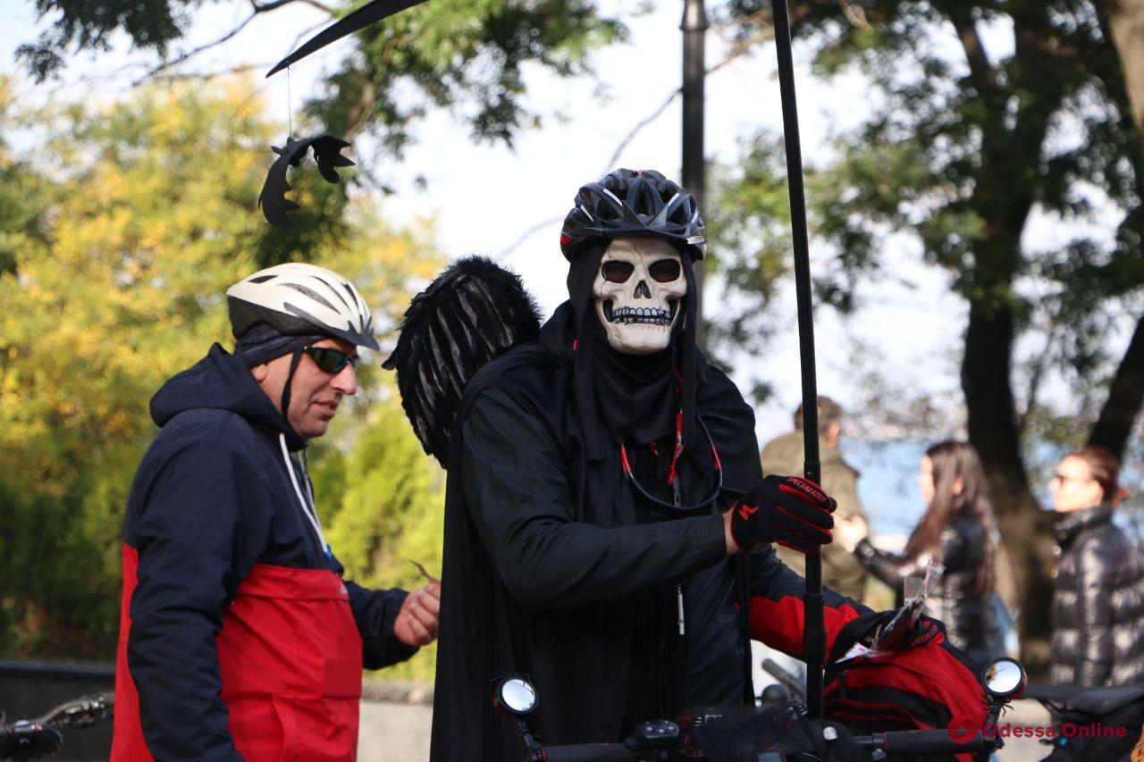 Хэллоуин близко: в Одессе прошел костюмированный велопробег