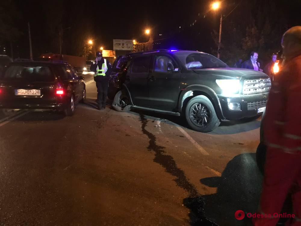 Внедорожник столкнулся с автомобилем скорой помощи в Одессе