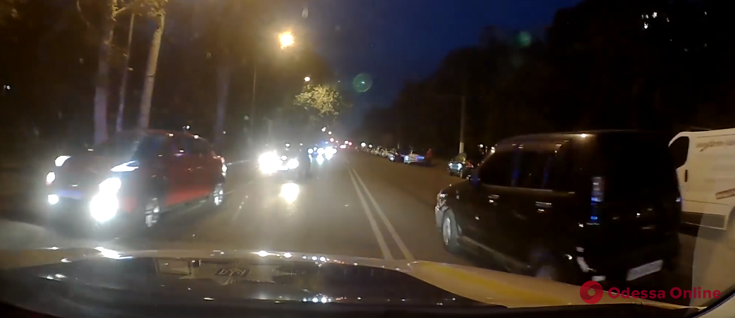 Одесская полиция опубликовала видео погони за неадекватным водителем