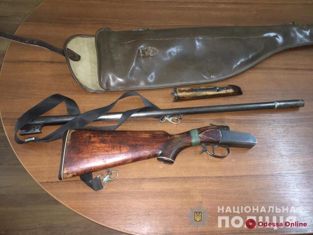 Одесситы принесли в Суворовский отдел полиции 15 единиц оружия