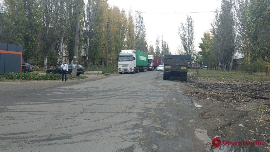 В Одессе жители поселка Большевик перекрыли Балтскую дорогу