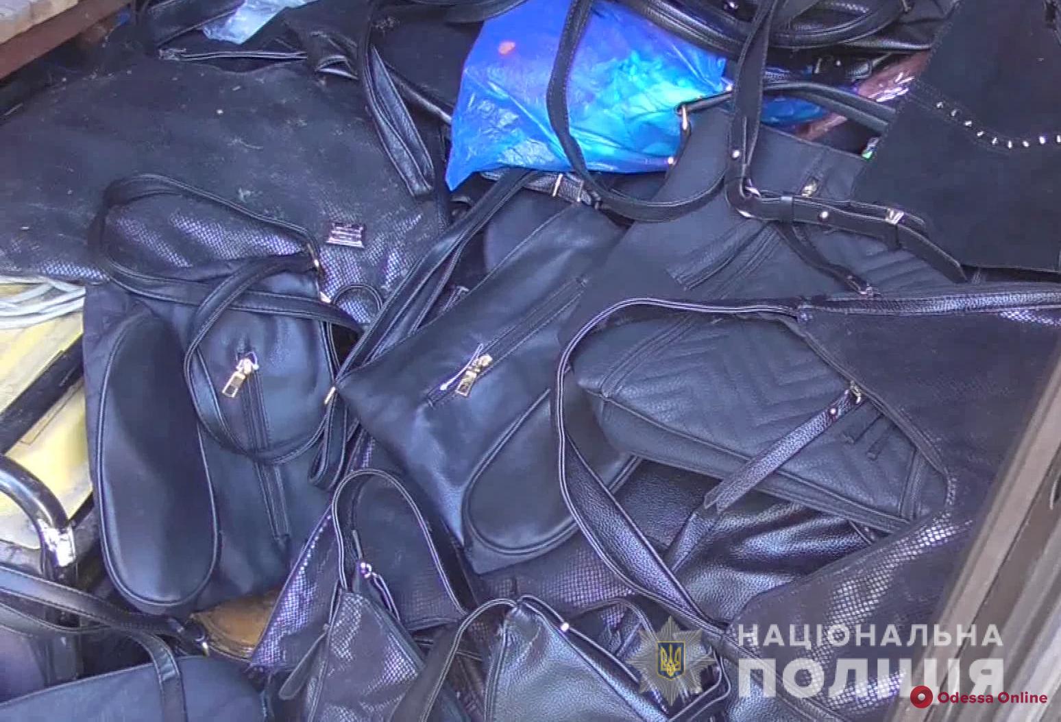 Крали сумки и рюкзаки на рынке: в Одессе обезвредили преступную группировку