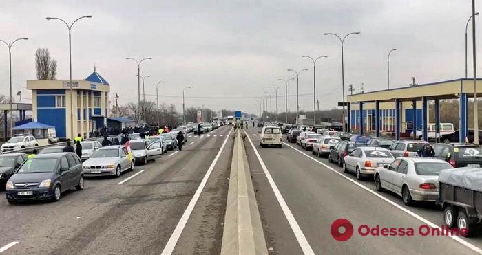 Протест «евробляхеров»: автомобили перекрыли трассу Одесса—Киев (видео, обновлено)