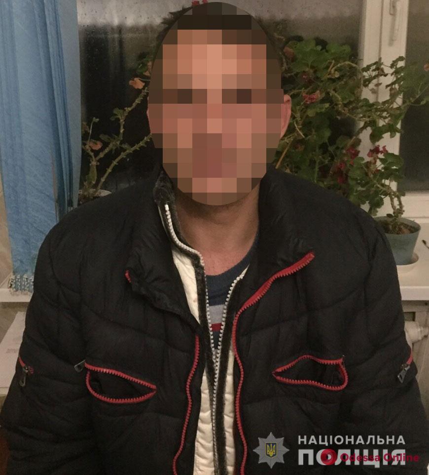 Житель Одесской области напал с пистолетом на 16-летнего парня