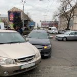 Одесса: на Привокзальной площади произошло тройное ДТП