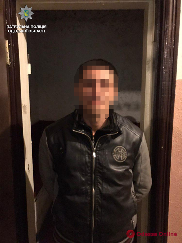 В Одессе грабителя-вымогателя поймали с поличным В Одессе грабителя-вымогателя поймали с поличным