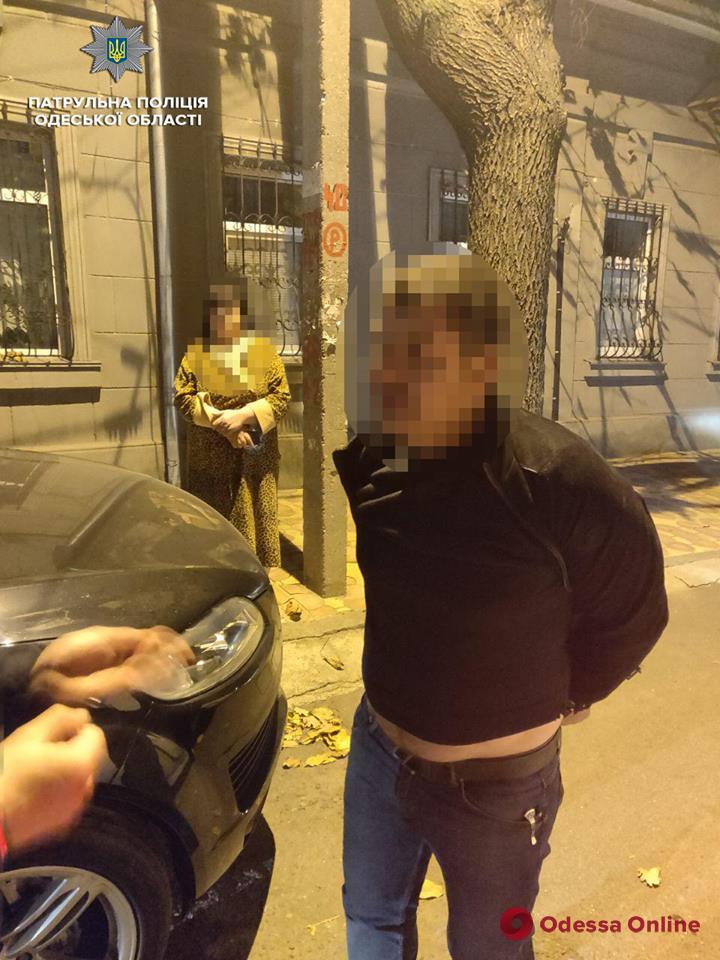 Пьяный водитель бросил автомобиль и пытался сбежать от одесских патрульных