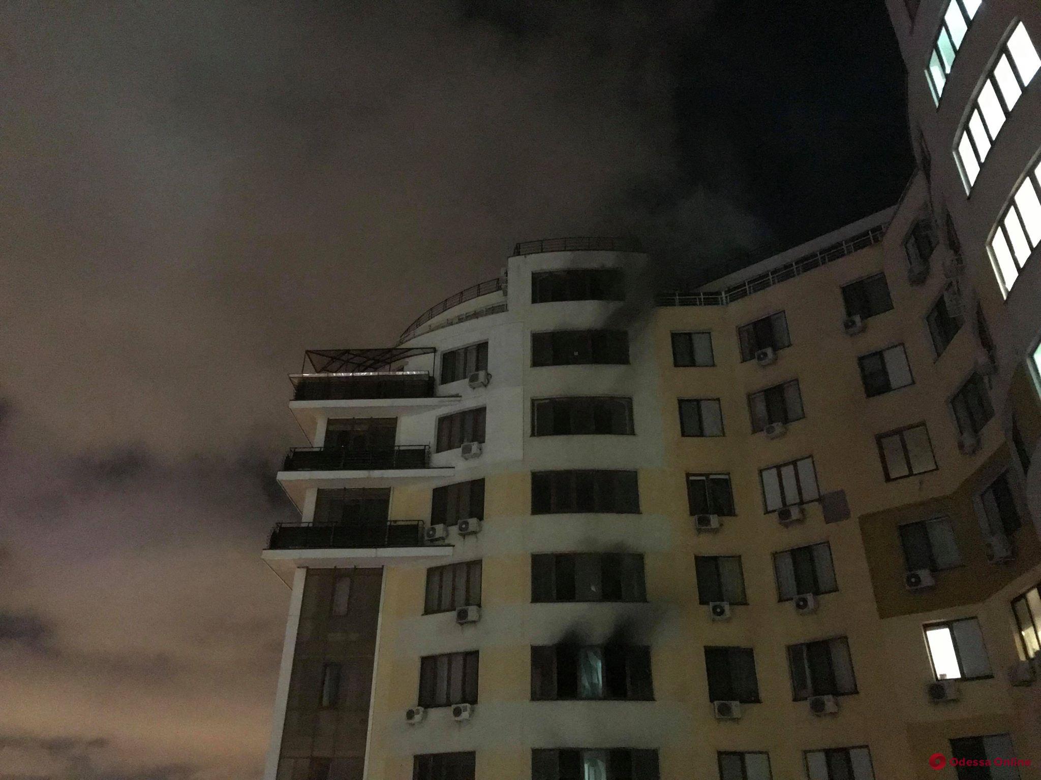 На проспекте Шевченко горит 17-этажка (фото, обновлено)