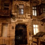 В центре Одессы обрушился балкон дома-памятника архитектуры (фото)