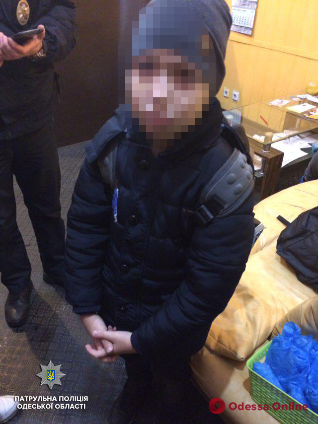 Одесские патрульные вернули домой заблудившегося 8-летнего ребенка