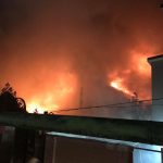В Одессе пылает частный дом (фото, видео, обновлено)