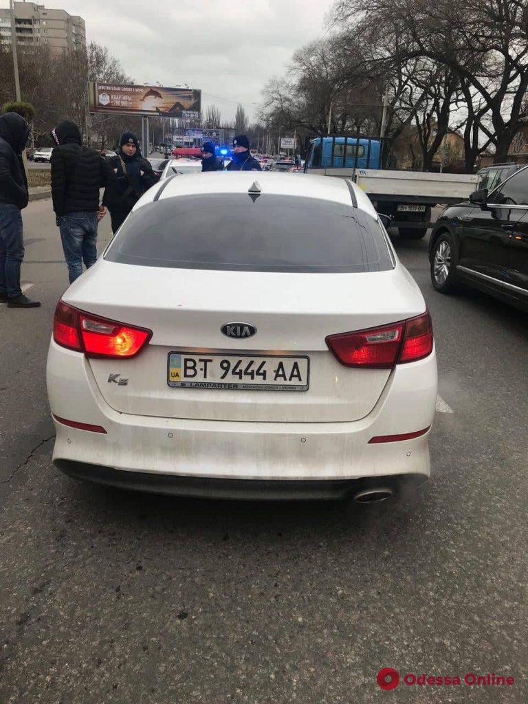 Нарушал ПДД и угрожал пистолетом: в Одессе задержали неадеквата за рулем