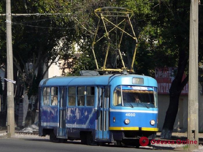 На поселке Котовского автомобиль врезался в трамвай: есть пострадавшая (обновлено)