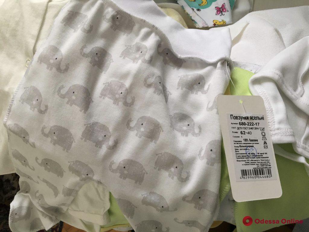 Коробка-кроватка, «гигиена»  и одежки: одесские мамы разделились во мнениях о «пакетах малыша»